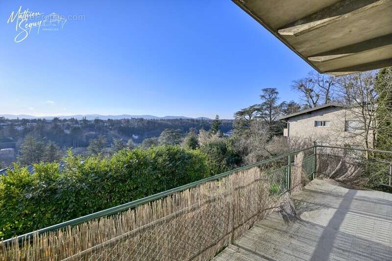 Appartement à CHARBONNIERES-LES-BAINS