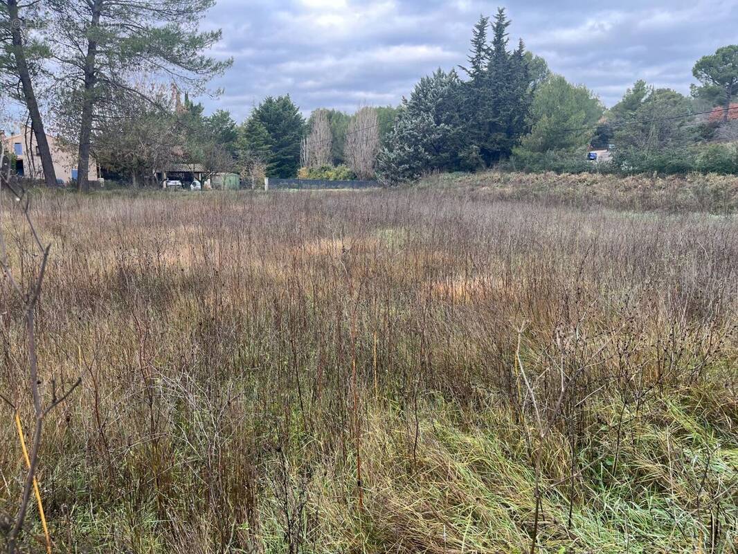 Terrain à VENTABREN