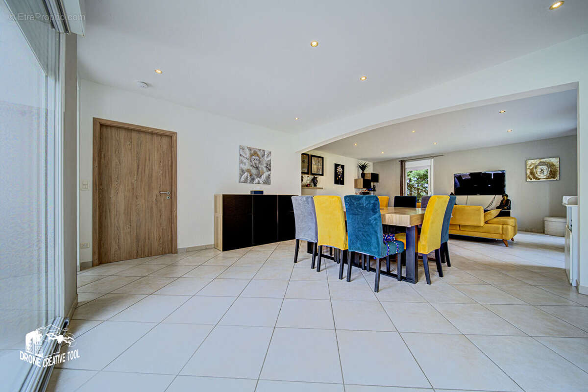 Maison à COIN-LES-CUVRY