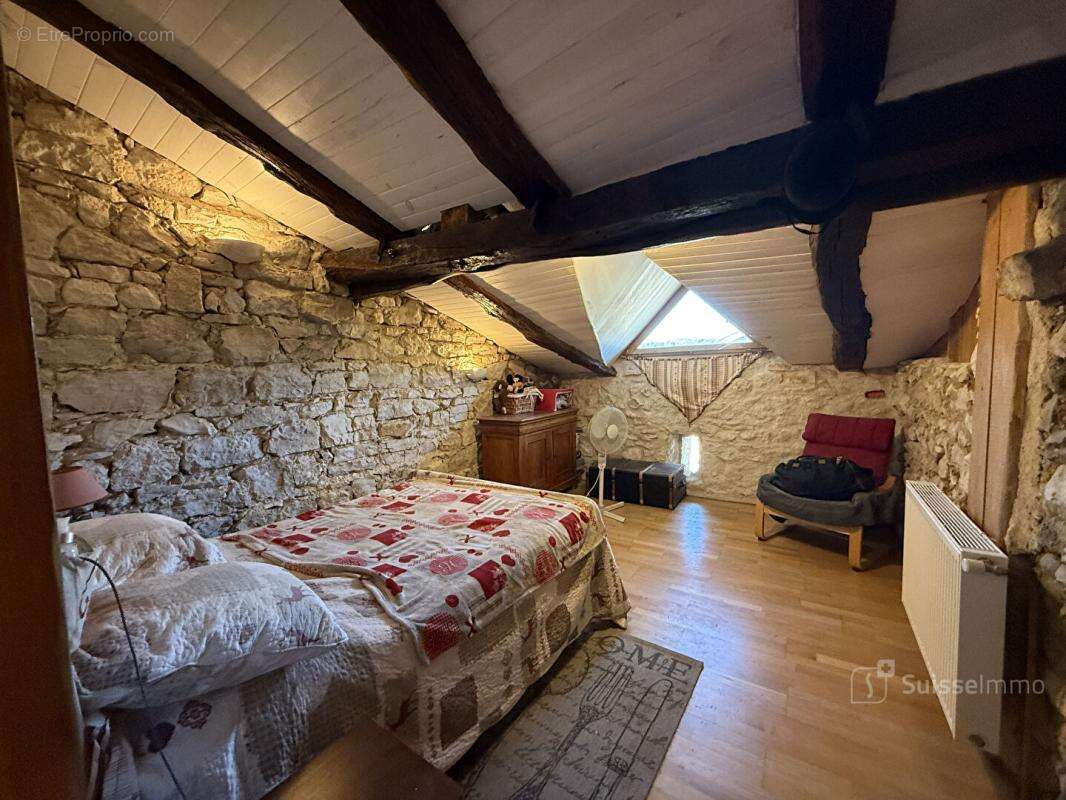 Maison de village Oyonnax 3 pièce(s) 98 m2 et dépendances - photo 12