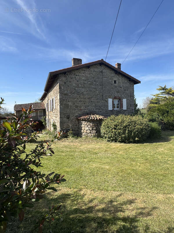 Maison à SAINT-JUST-MALMONT