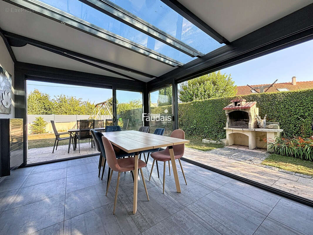 Maison 130 m² à Saint-Symphorien-Le-Valois  - photo 6