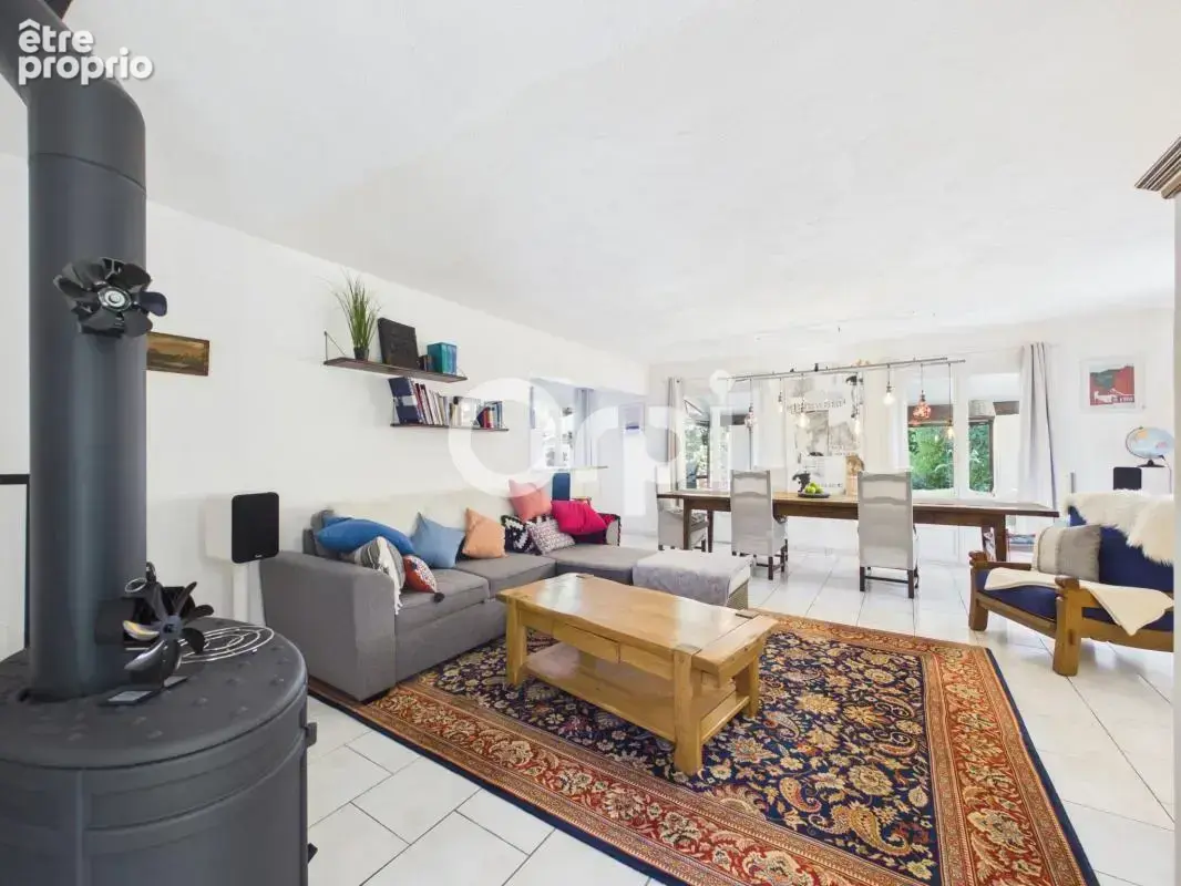 Propriete au calme absolu & sans vis-a-vis - villa sur 2 niveaux avec dependance et annexes - grand garage + bel espace de stati - photo 3