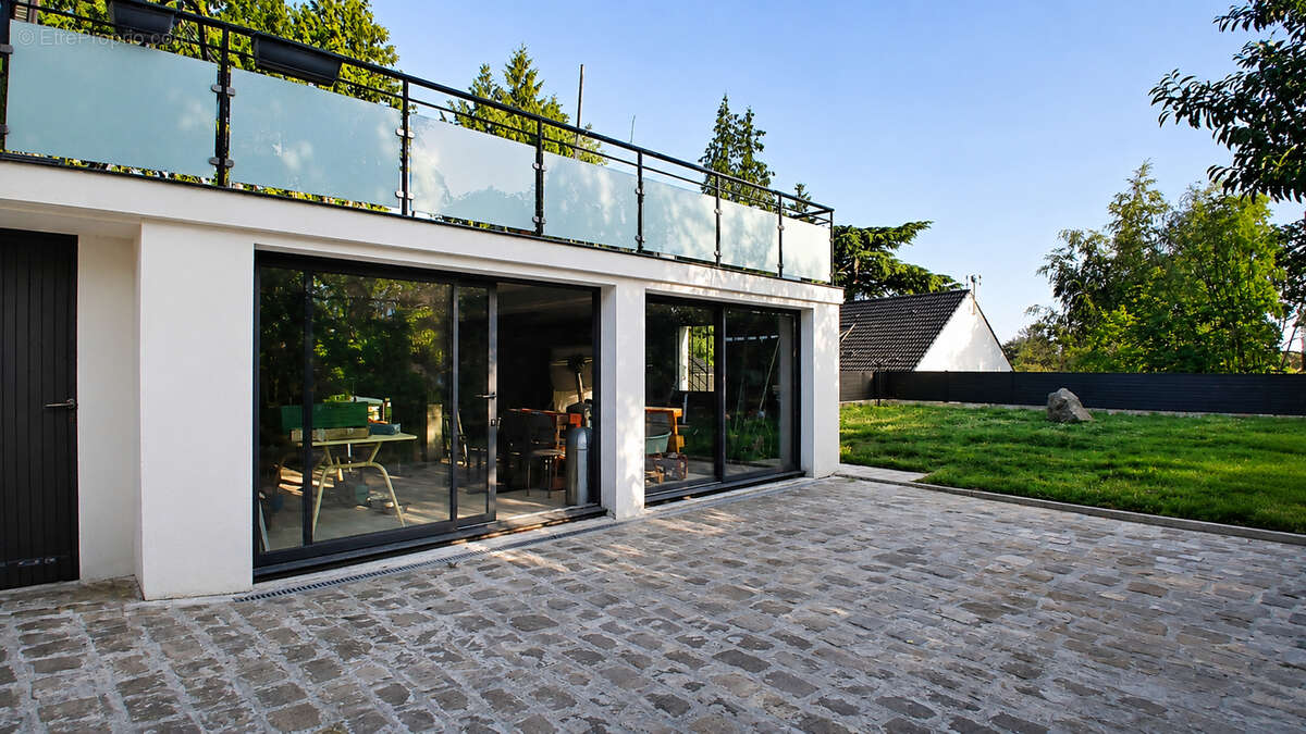 Maison à LINAS
