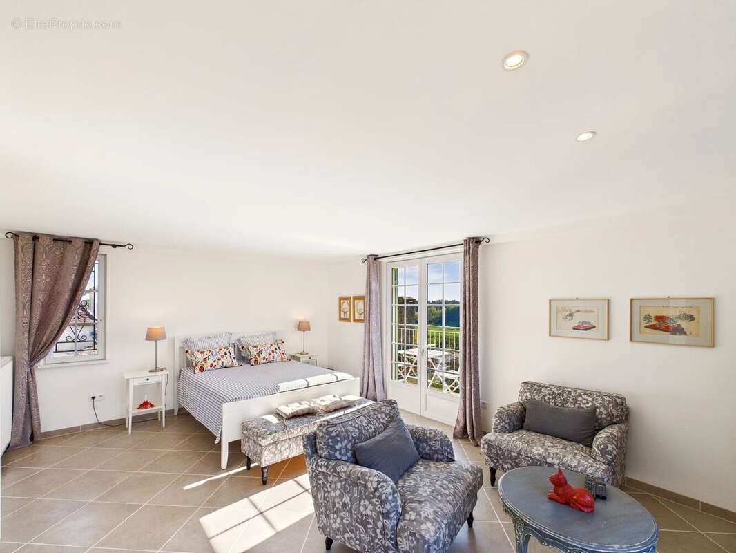 Maison à PESSAC-SUR-DORDOGNE