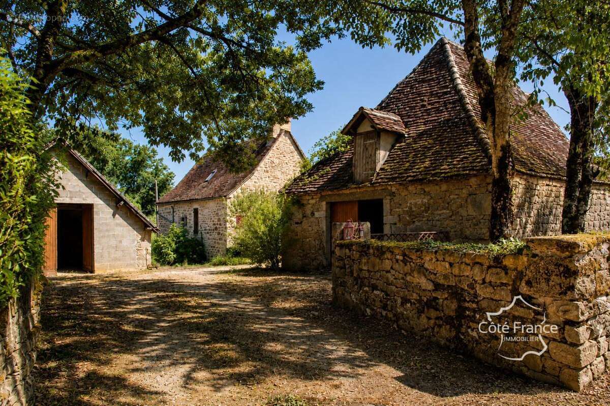 Authentique maison en pierre avec dépendances, puits, citern - photo 2