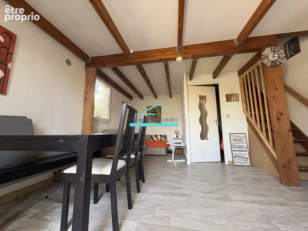 Maison à VIC-LA-GARDIOLE