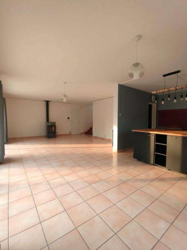 Maison familiale lumineuse 193 m² avec fort potentiel - 4/5 chambres - Grand jardin - photo 5