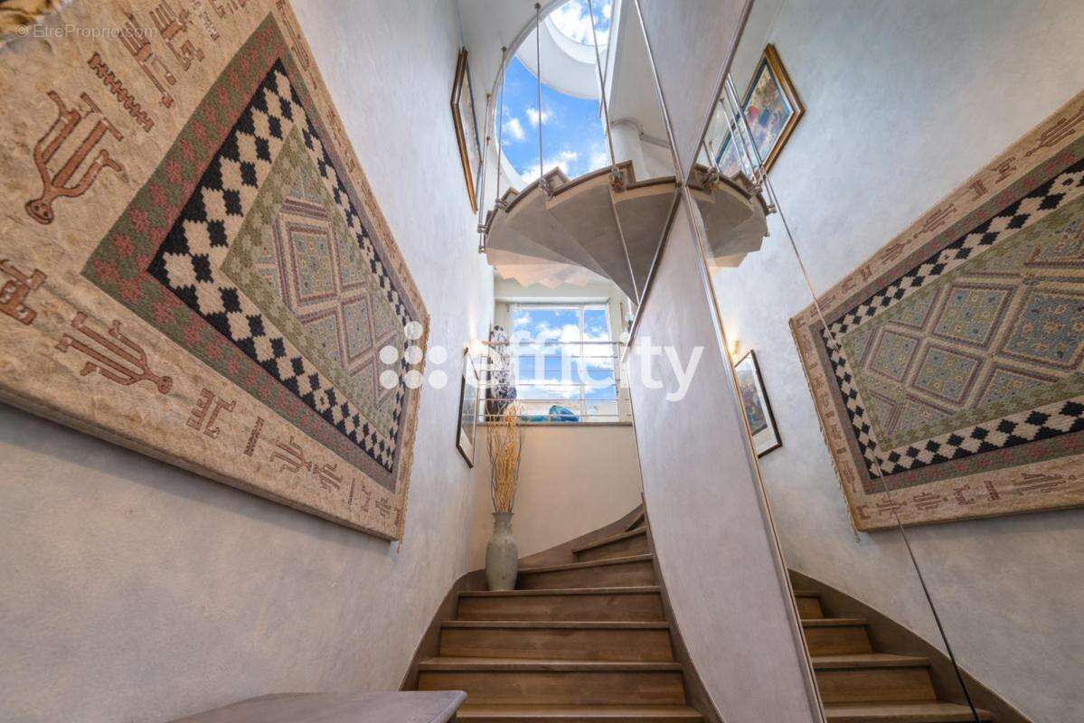 Appartement à LEVALLOIS-PERRET