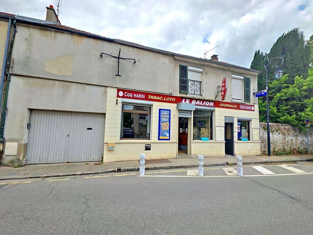 Commerce à LES ALLUETS-LE-ROI