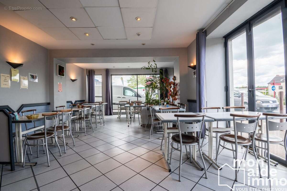 Commerce à ONET-LE-CHATEAU