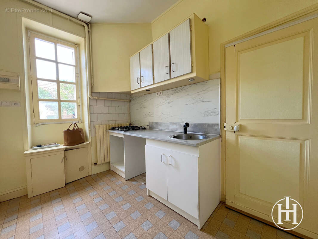 Maison à DUN-SUR-AURON