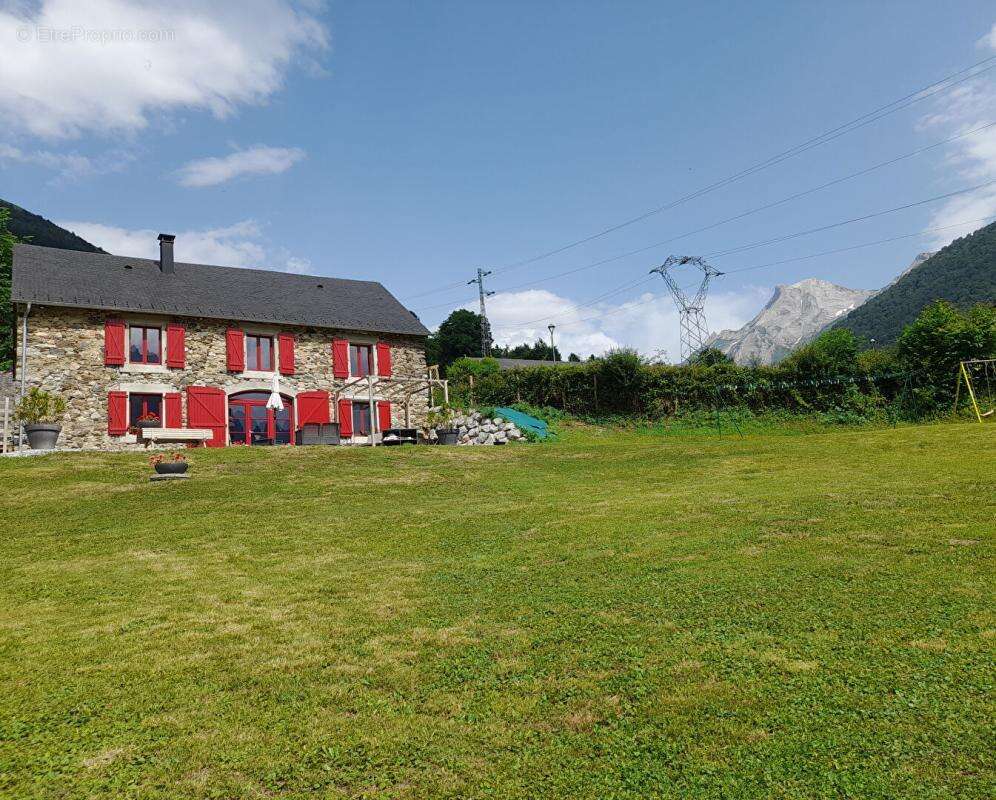 Maison à EAUX-BONNES