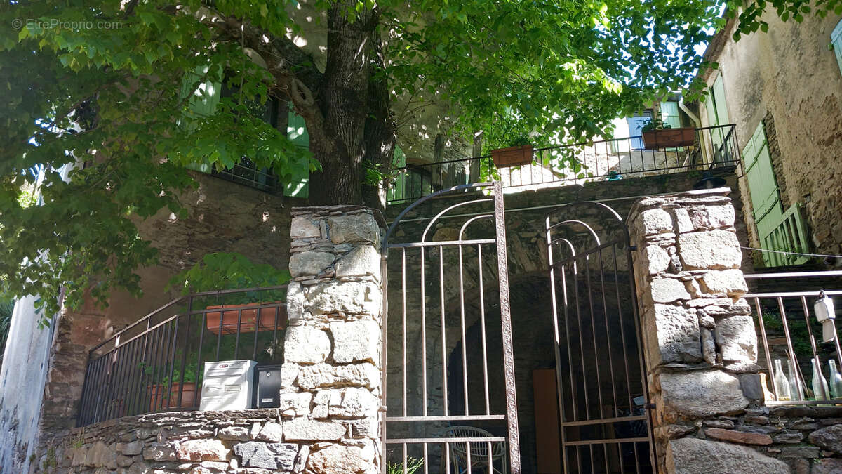 Maison à COLOMBIERES-SUR-ORB