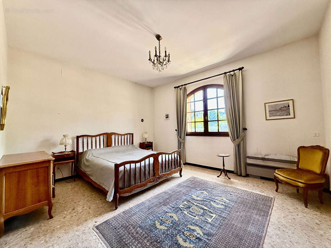 Maison Bagnols Sur Ceze - 9 pièces - 264 m² - photo 9