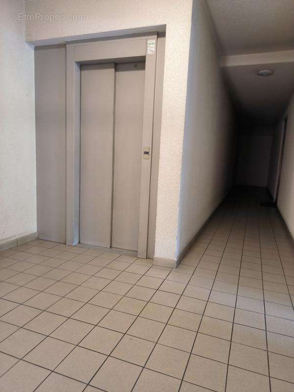 Appartement à SAINT-JEAN-DE-MUZOLS