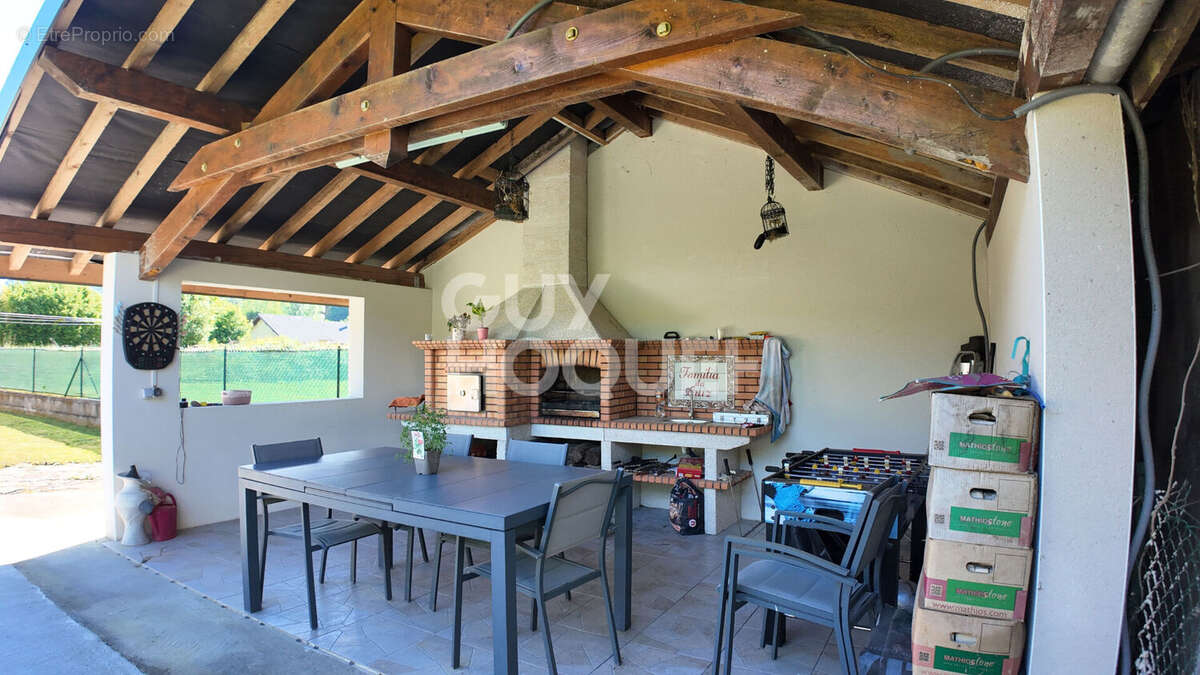 Maison à LA TABLE