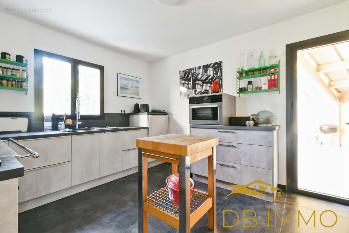 Maison à CHATEAUNEUF-DE-GADAGNE