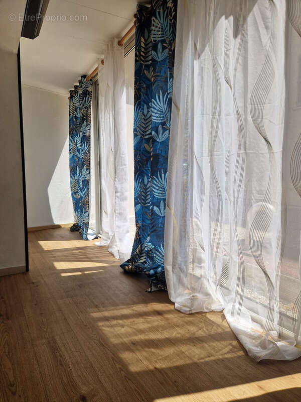 Toulon Haute-ville, T3 avec 2 chambres - photo 3