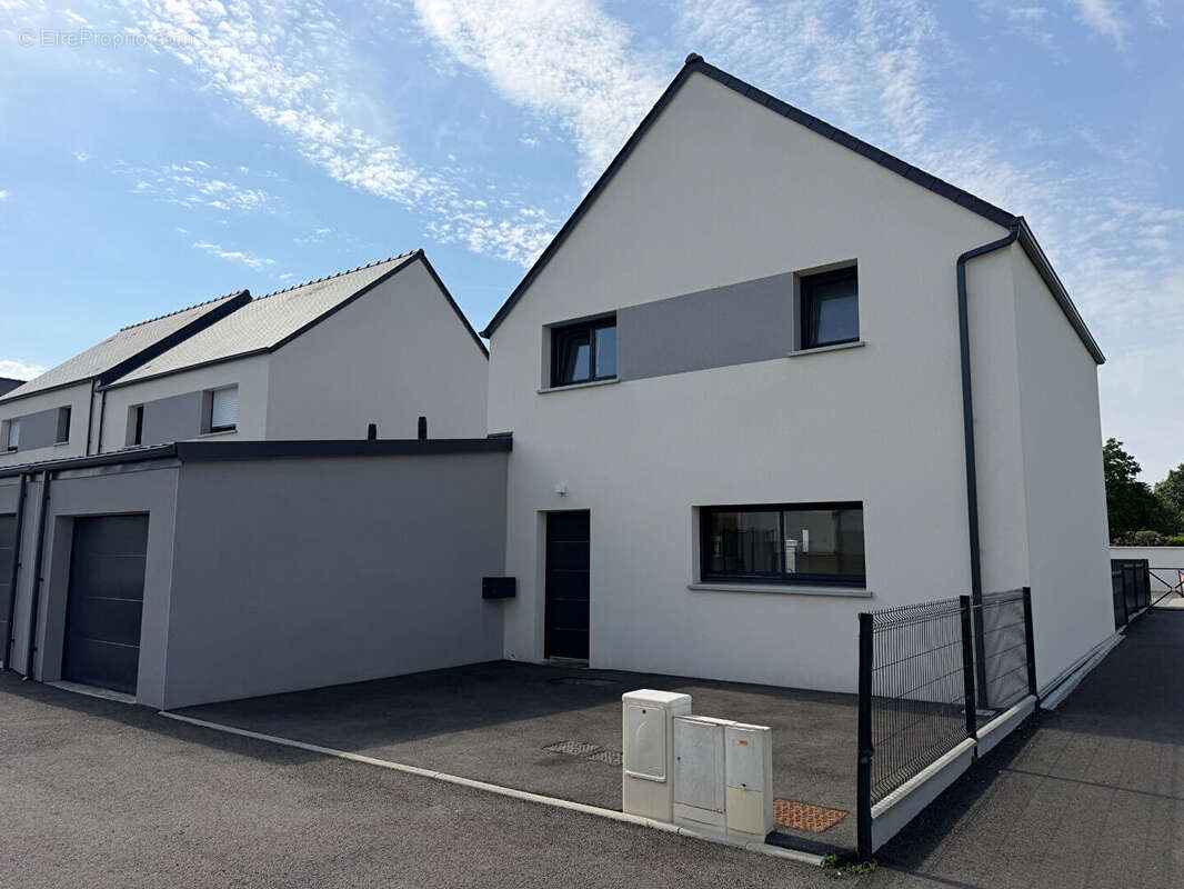 Maison à DOMAGNE