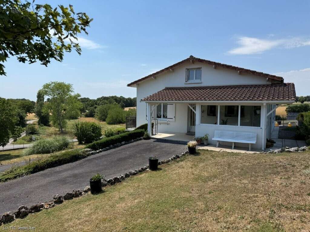 Maison à VILLEFAGNAN