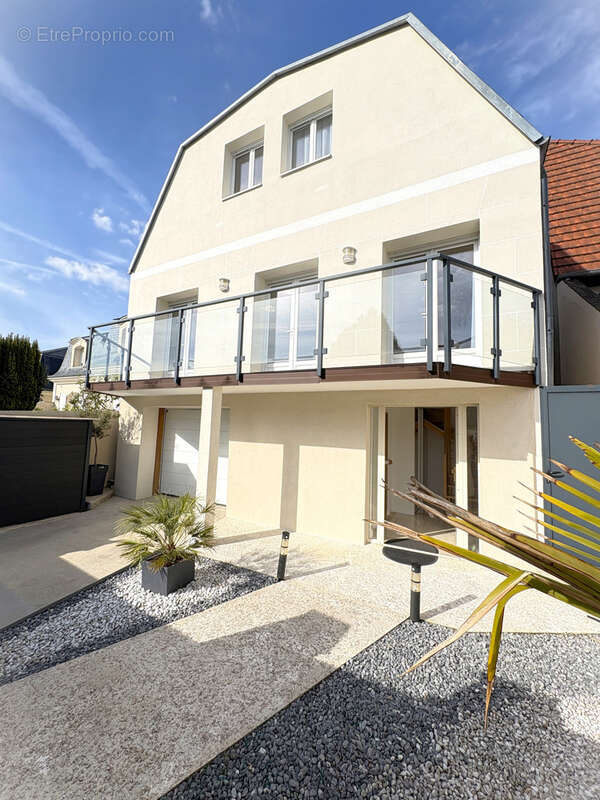 Maison à CHENNEVIERES-SUR-MARNE