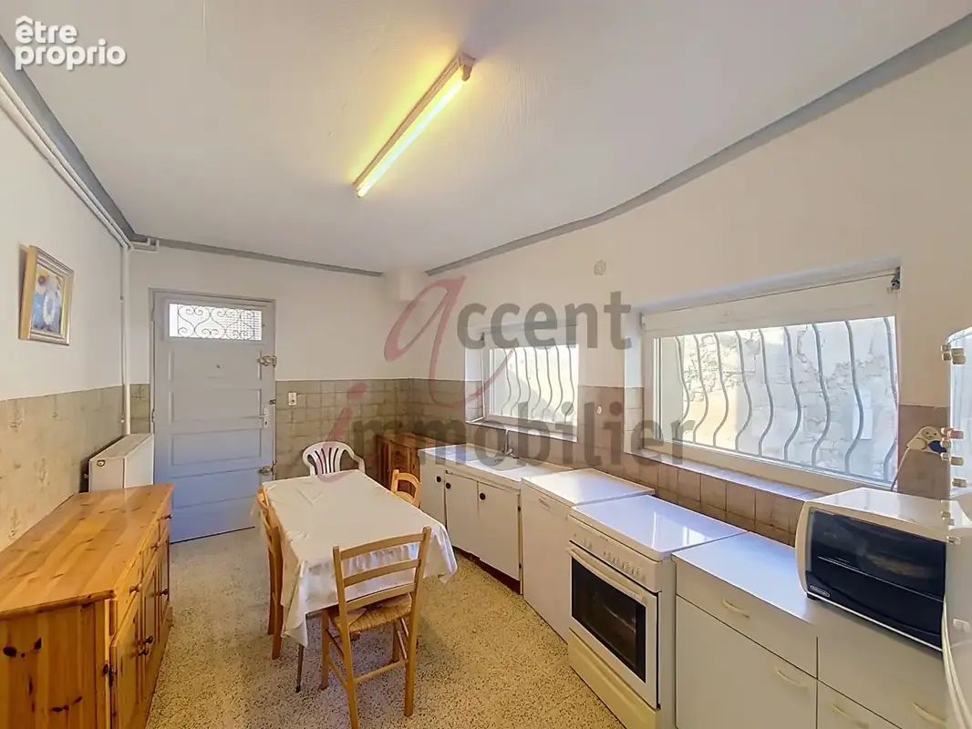 Noves : Maison à rénover avec terrasse en plein coeur du village - photo 5