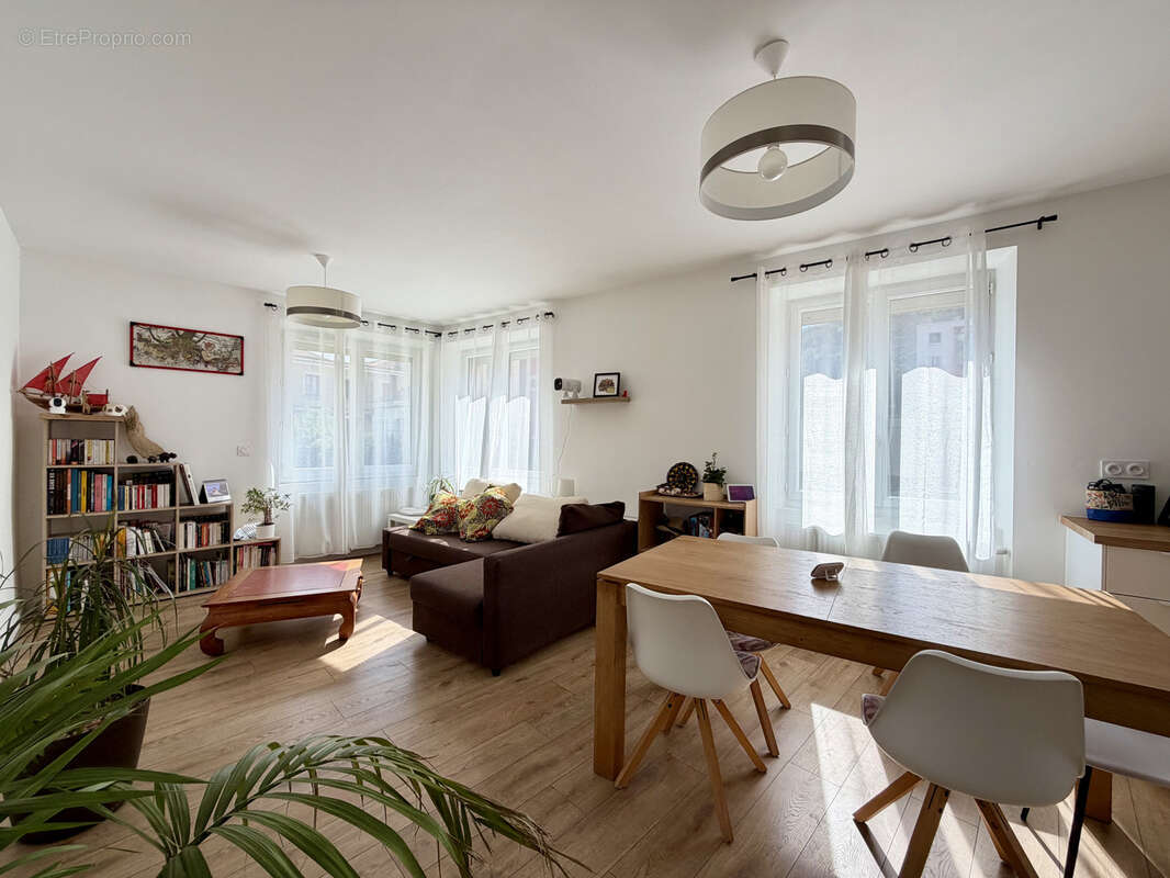 Appartement à TOURNON-SUR-RHONE