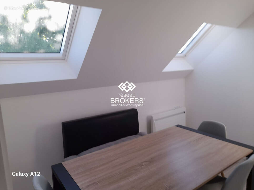 Commerce à SAINT-DENIS-DE-L'HOTEL