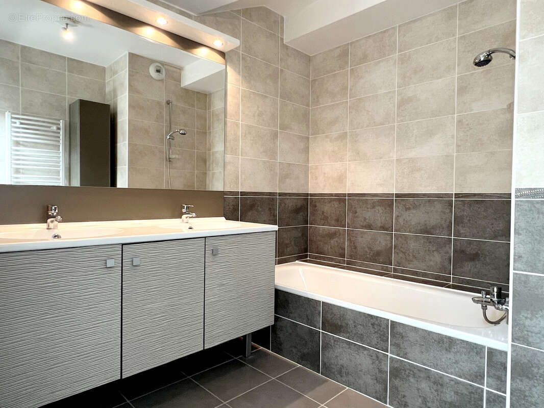 Appartement à VILLE-LA-GRAND