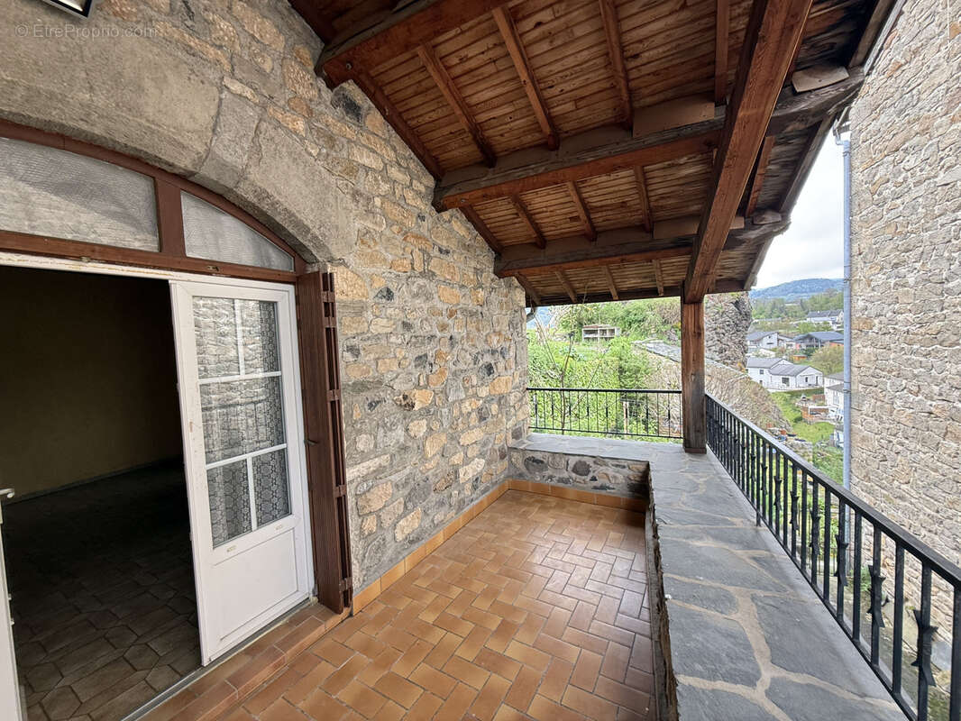 Maison à SAINT-JULIEN-CHAPTEUIL