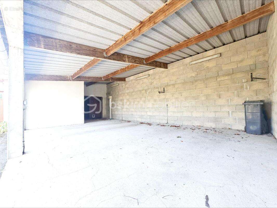 EXCEPTIONNELLE : Charme, espace et fort potentiel - 4 chambres dont une suite parentale - Piscine chauffée - Dépendances aménage - photo 18