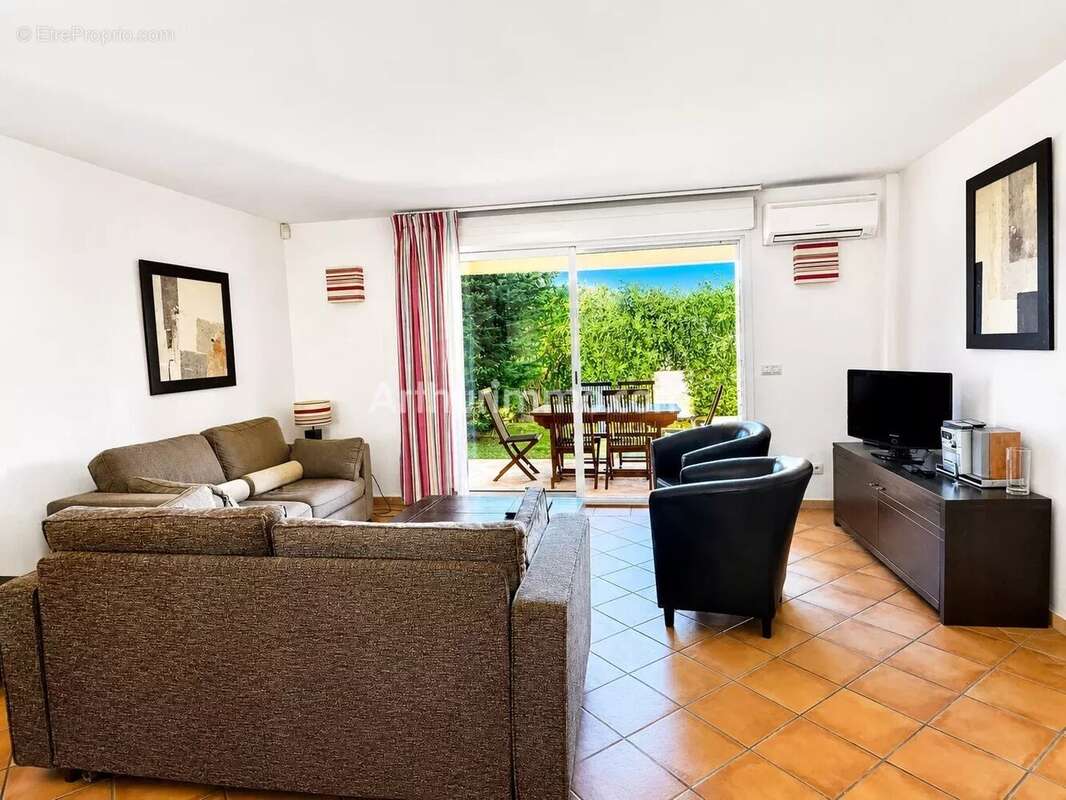 Maison à ROQUEBRUNE-SUR-ARGENS