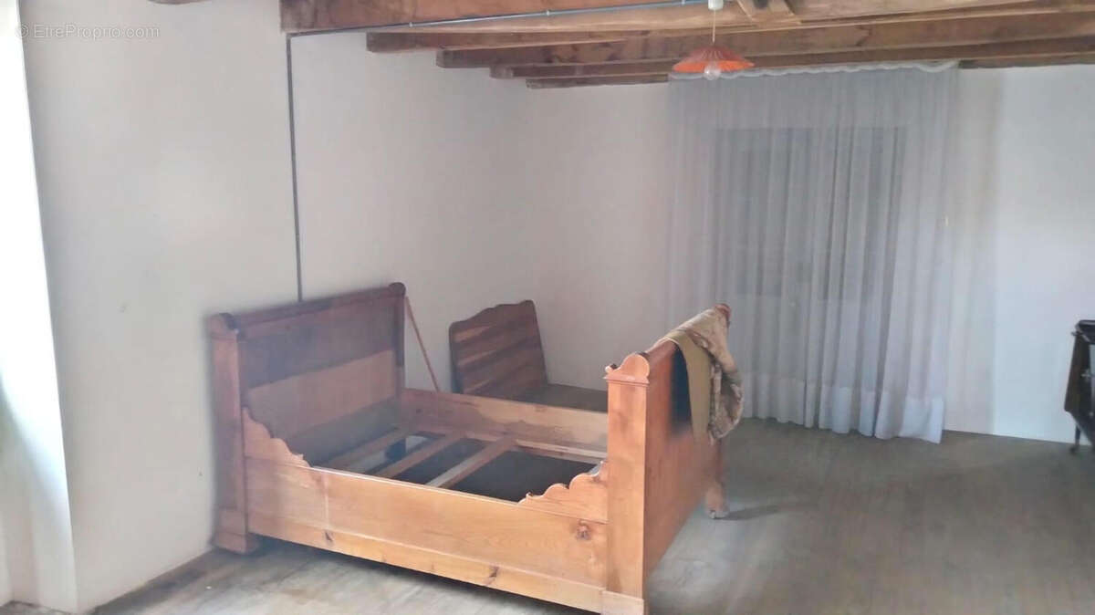 CHAMBRE - Maison à VERTEUIL-SUR-CHARENTE