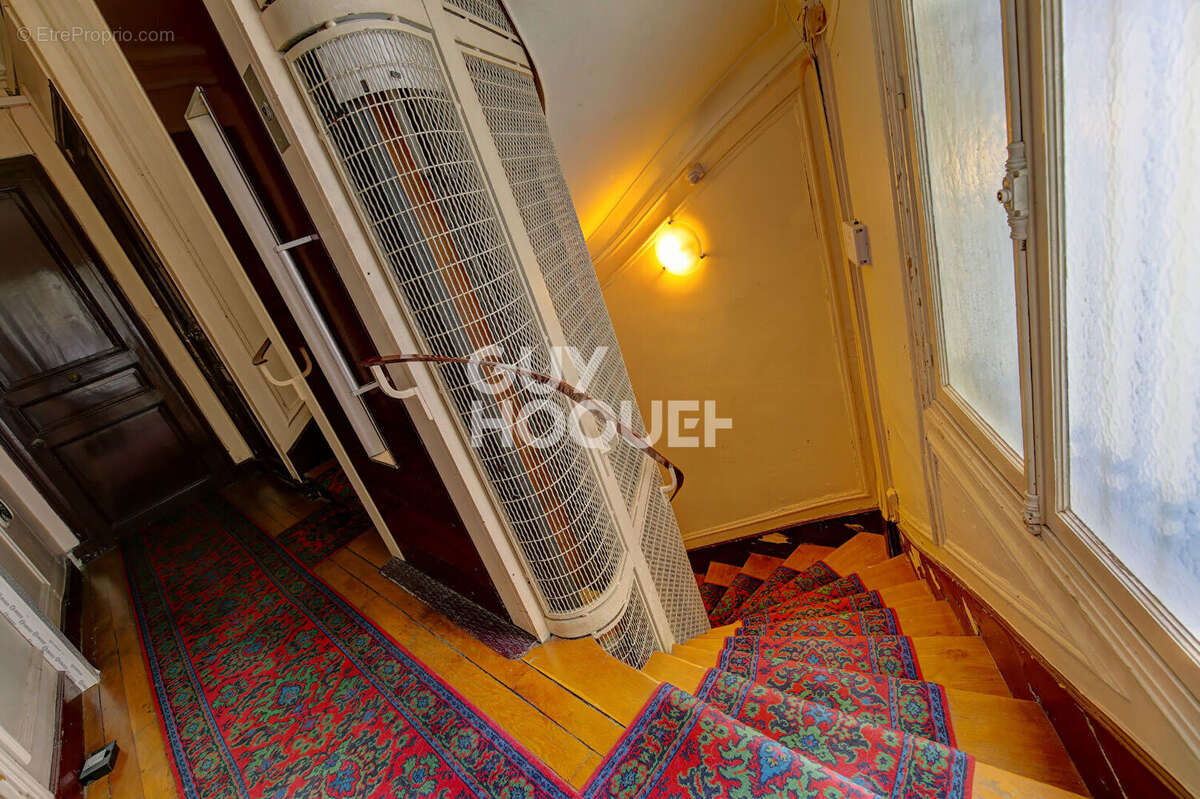 Appartement à PARIS-16E