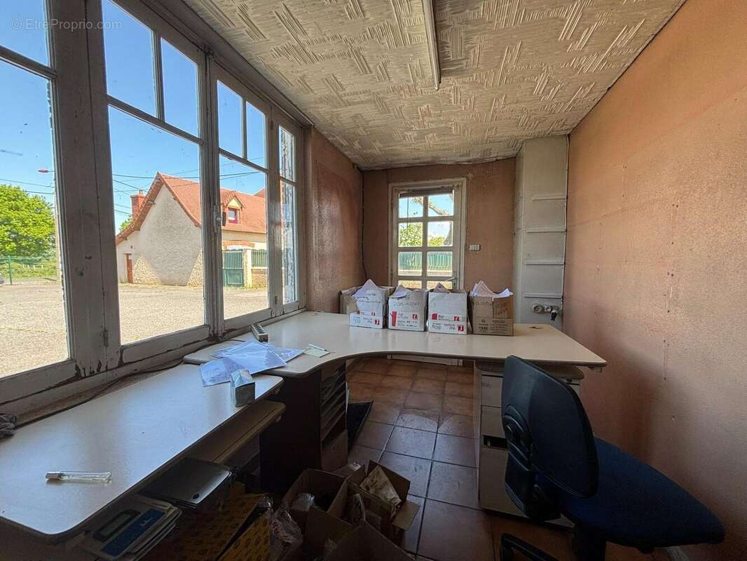 Photo 8 - Commerce à LE BOUCHAUD