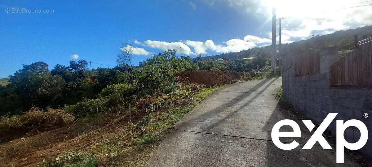 Terrain à SAINT-LEU