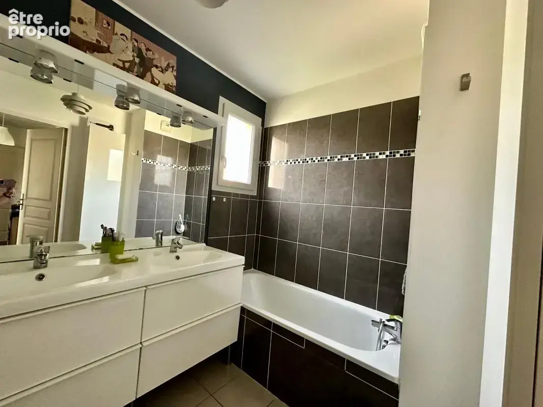 Appartement T3 Lumineux avec Terrasse & Garage – Saint-Priest (Le Village) - photo 19