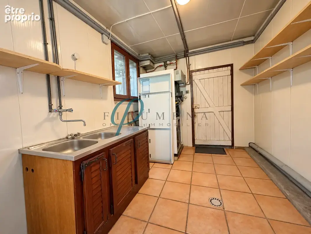 Sucé-sur-Erdre, Maison en pierre de 130 m2 à rénover, 3 chambres, garage et annexes Fort potentiel - photo 7