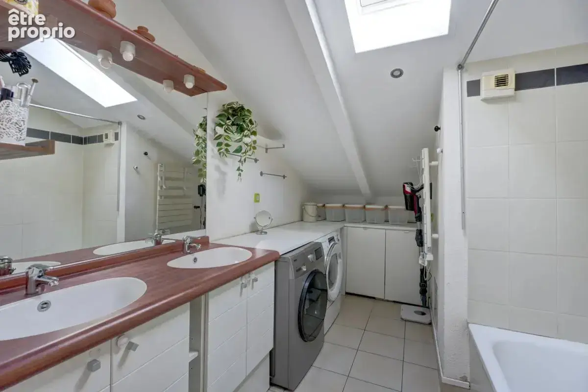 Oullins gare - Duplex 4 chambres - Terrasses - 2 stationnements - Calme - photo 4
