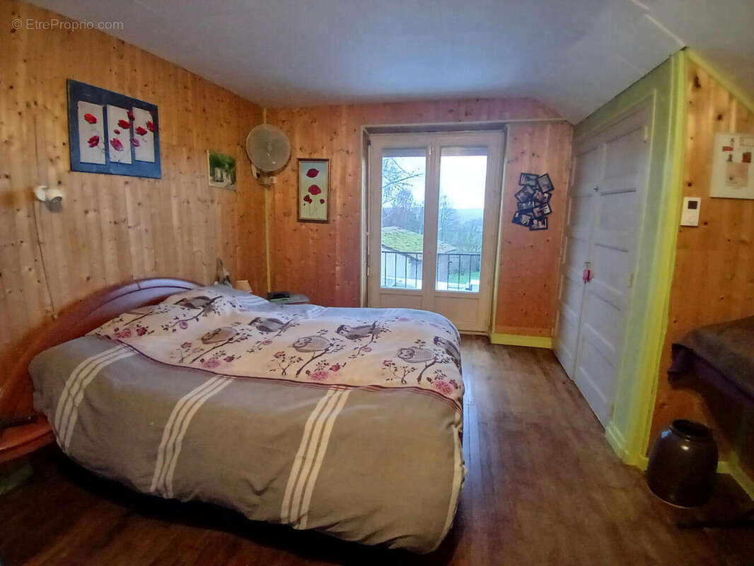 Upstairs bed - Maison à BUSSIERE-GALANT