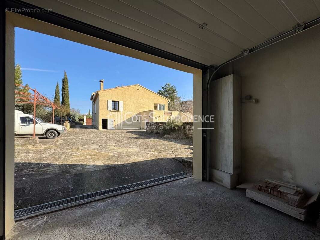 Maison à LA ROQUE-SUR-PERNES
