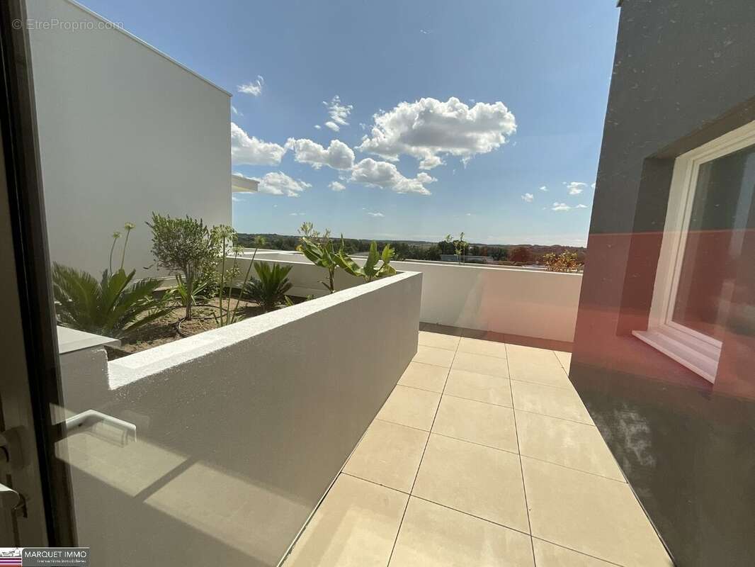 APT T4 offrant 92 m² avec terrasse 20 m² et parking au 7° et dernier étage avec ascenseur... - photo 14