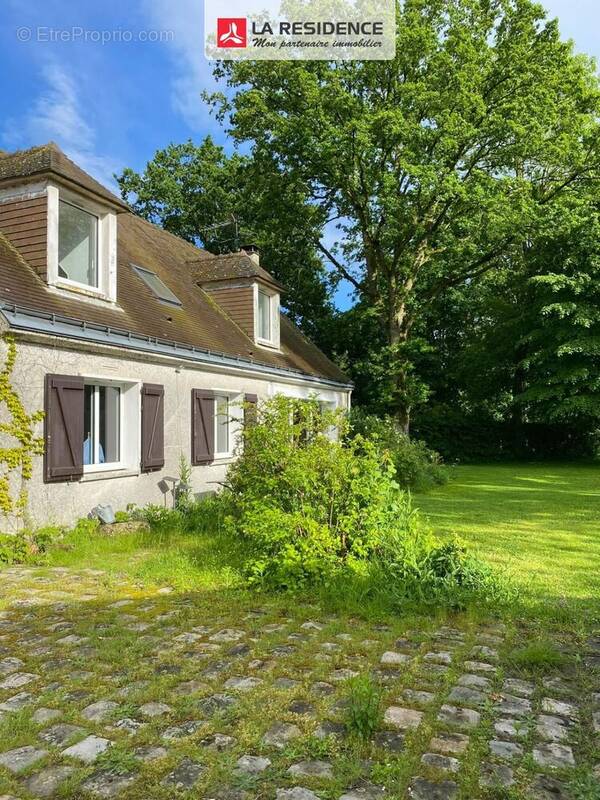 Maison à LES ESSARTS-LE-ROI