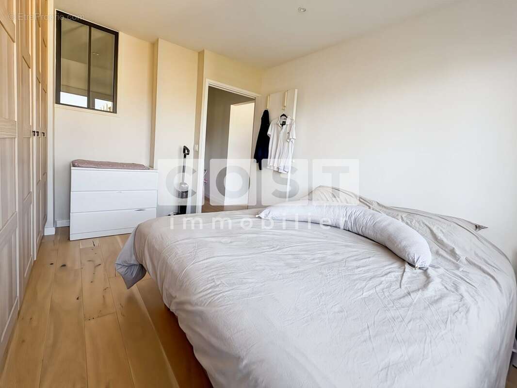 Appartement à LA GARENNE-COLOMBES
