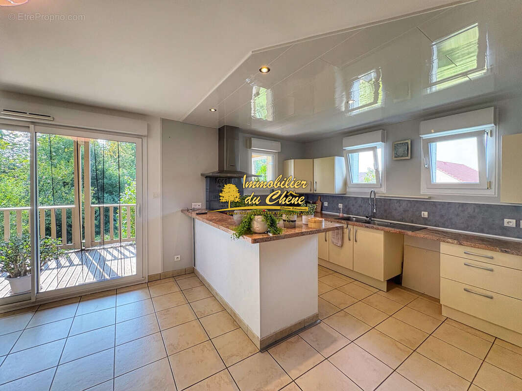 Maison à SAINT-VALBERT