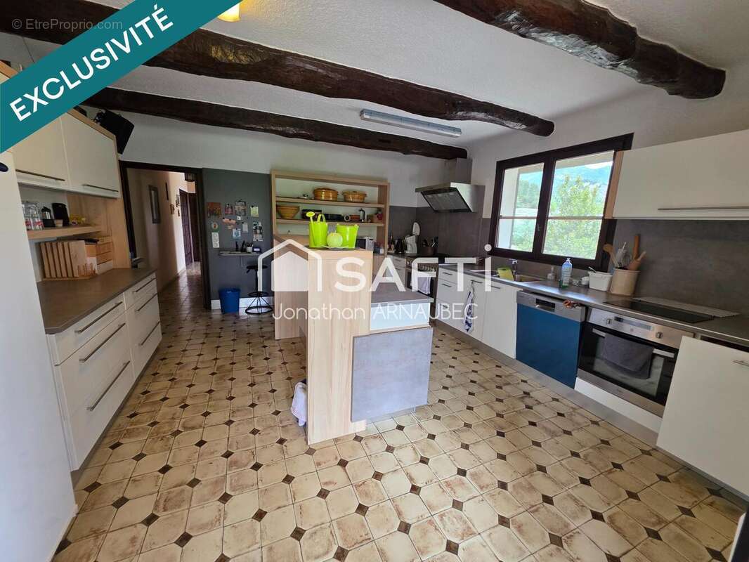 Maison 400 m² à La Motte-Du-Caire  - photo 4