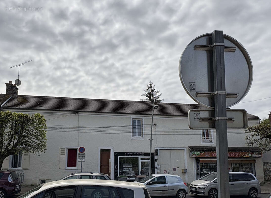 Appartement à VENEUX-LES-SABLONS