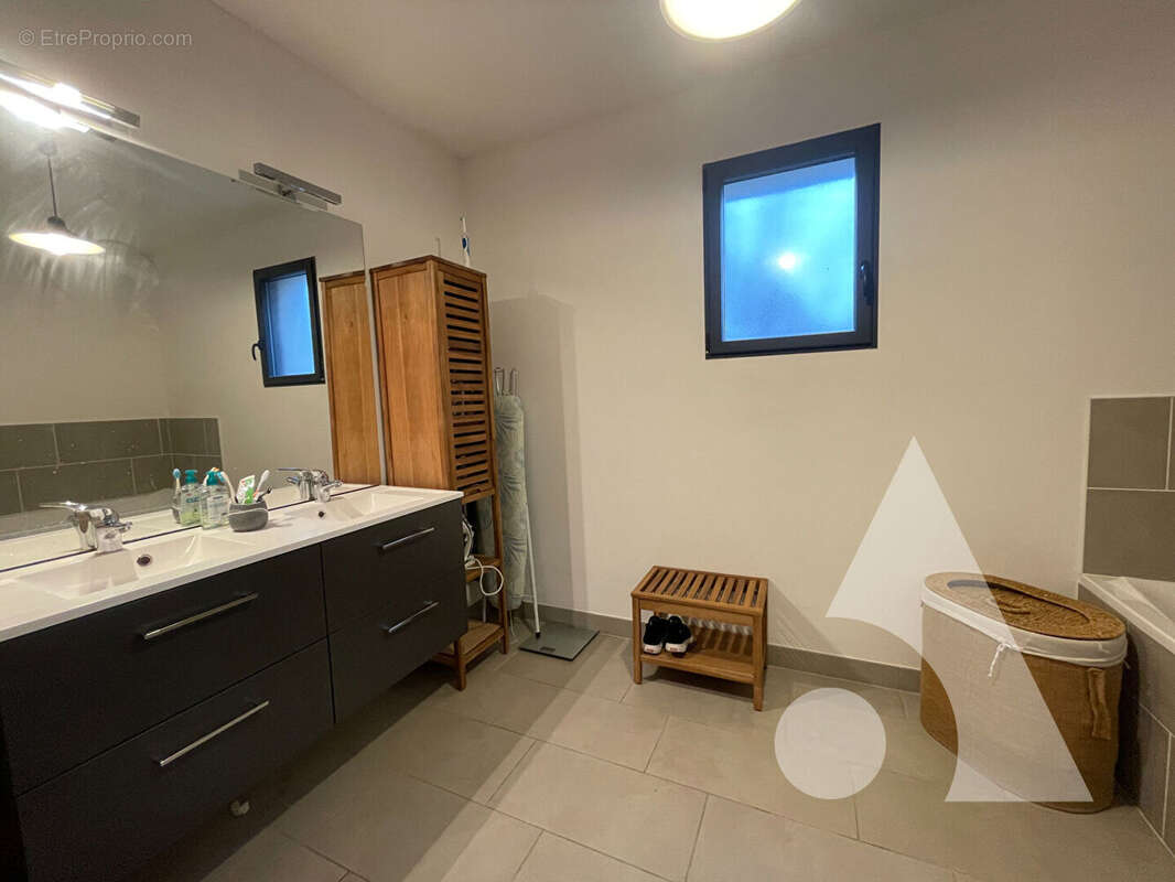 Maison à SAINTE-SAVINE