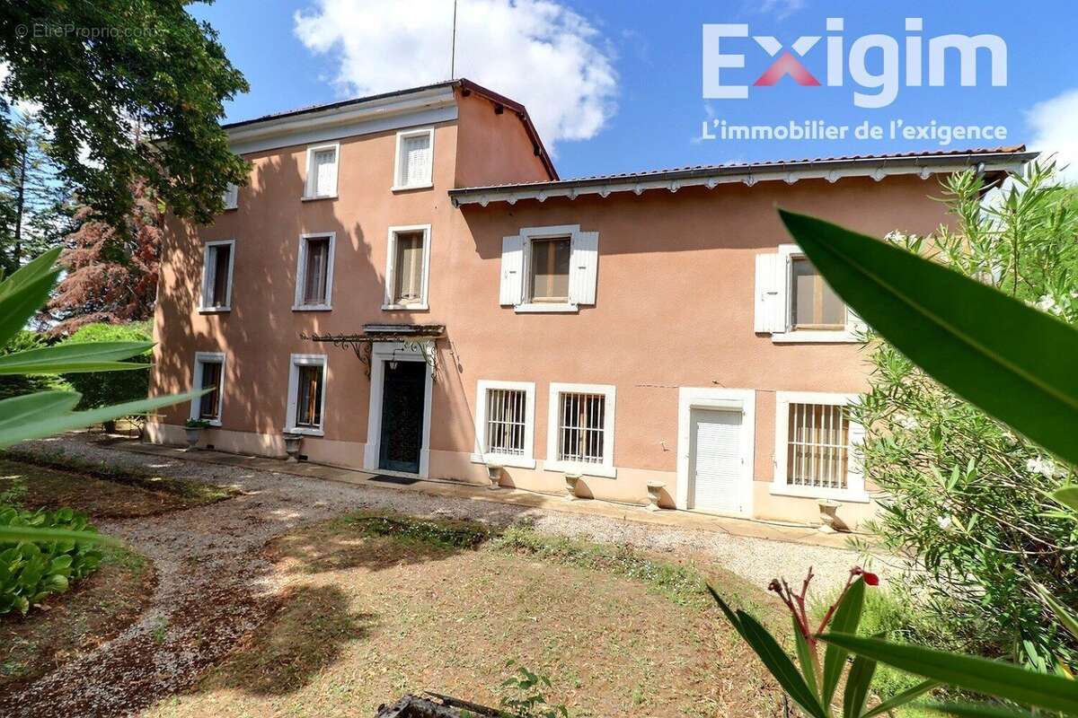 Maison à CHANOS-CURSON